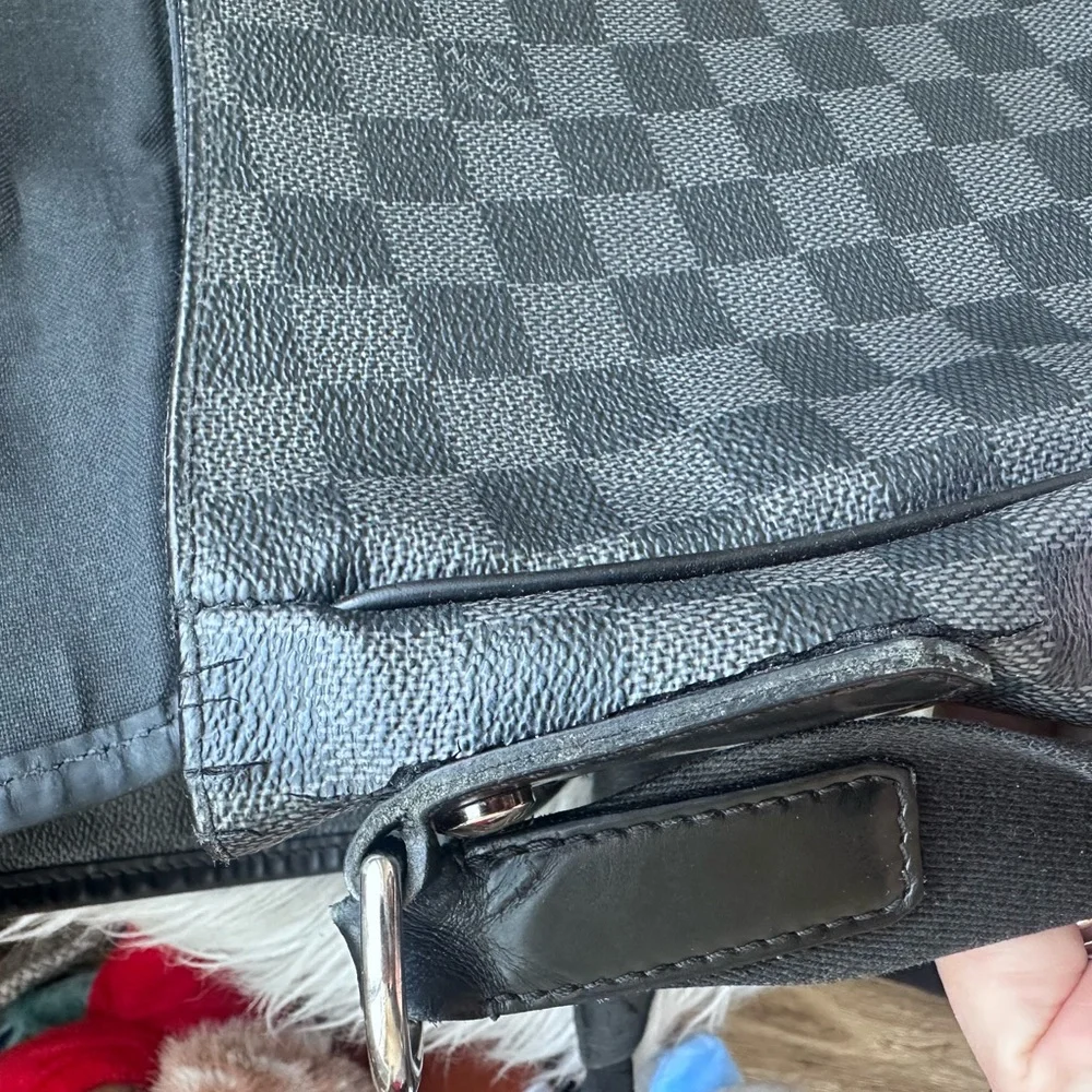 Louis Vuitton Graphite Damier Messenger Bag in Black - Picture 5 of 11